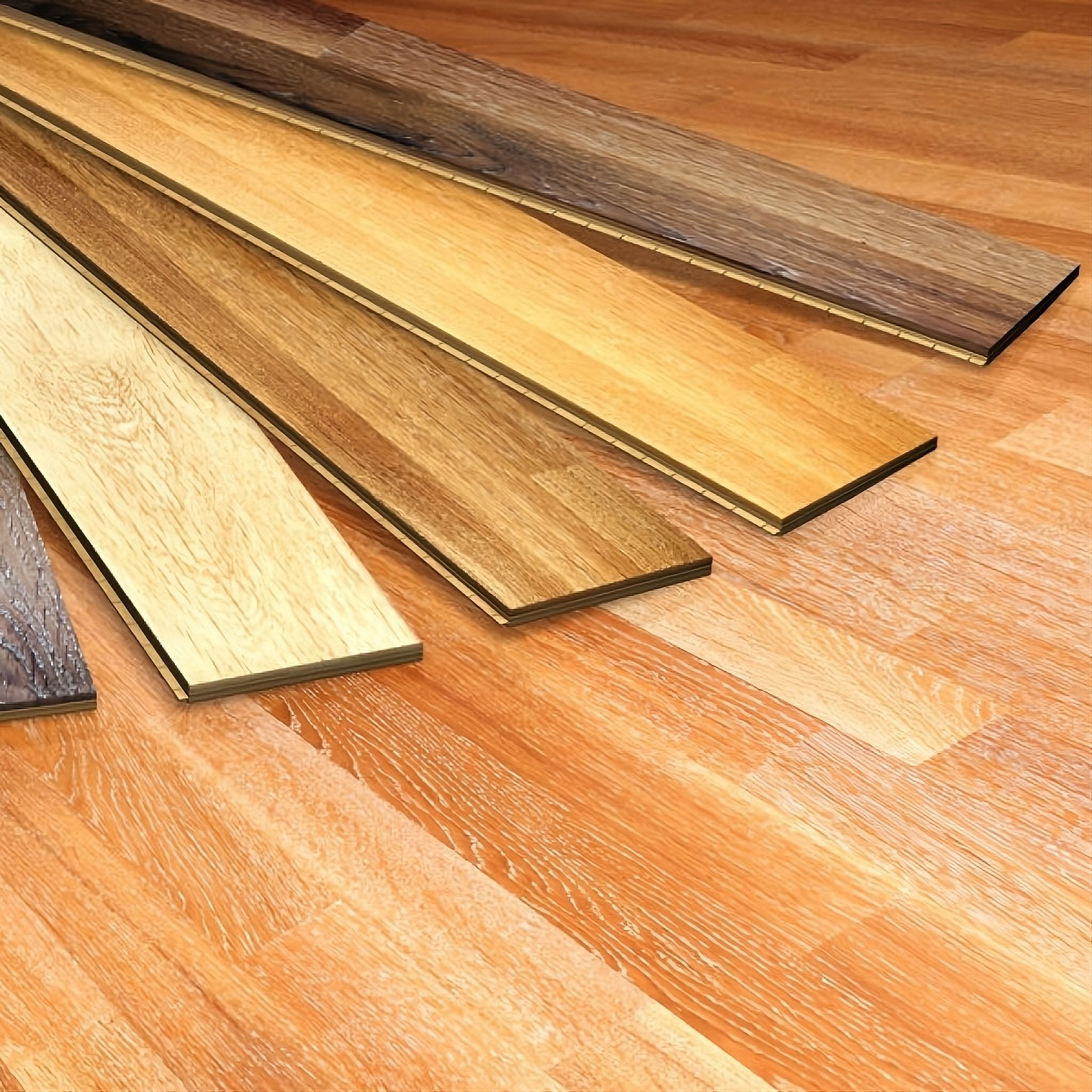Madera maciza apilada sobre suelo de madera maciza 2 STRIP